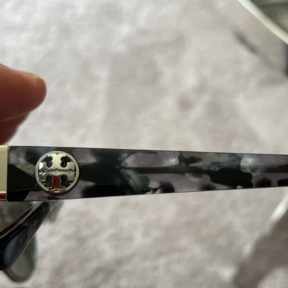 Tory Burch Sunglasses with Original Cases - Picture 4 of 5